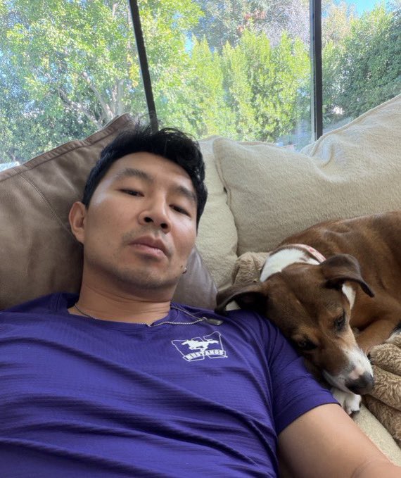 Kulturlesite_'s tweet image. 🚨 SIMU LIU annonce que le SCÉNARIO du film SLEEPING DOGS est enfin TERMINÉ !! 🎬