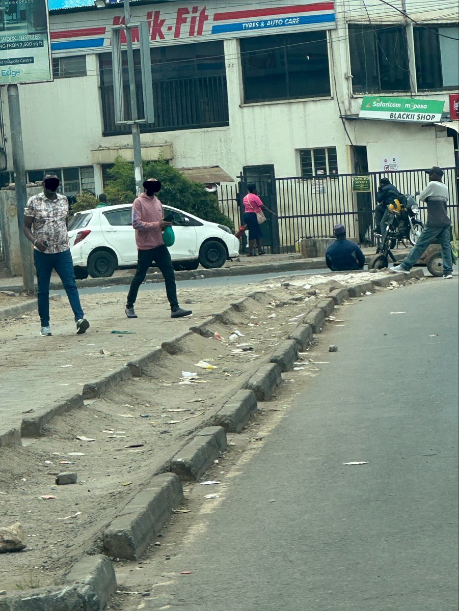 Alfayaz11's tweet image. Like every Sunday, I post about the city’s rot, the garbage, the neglect, the decay because I believe in consistency.
Today, I chose to hold it until later this evening, out of respect.
As the days pass and the weeks roll by, one thing sadly remains the same, the garbage keeps…