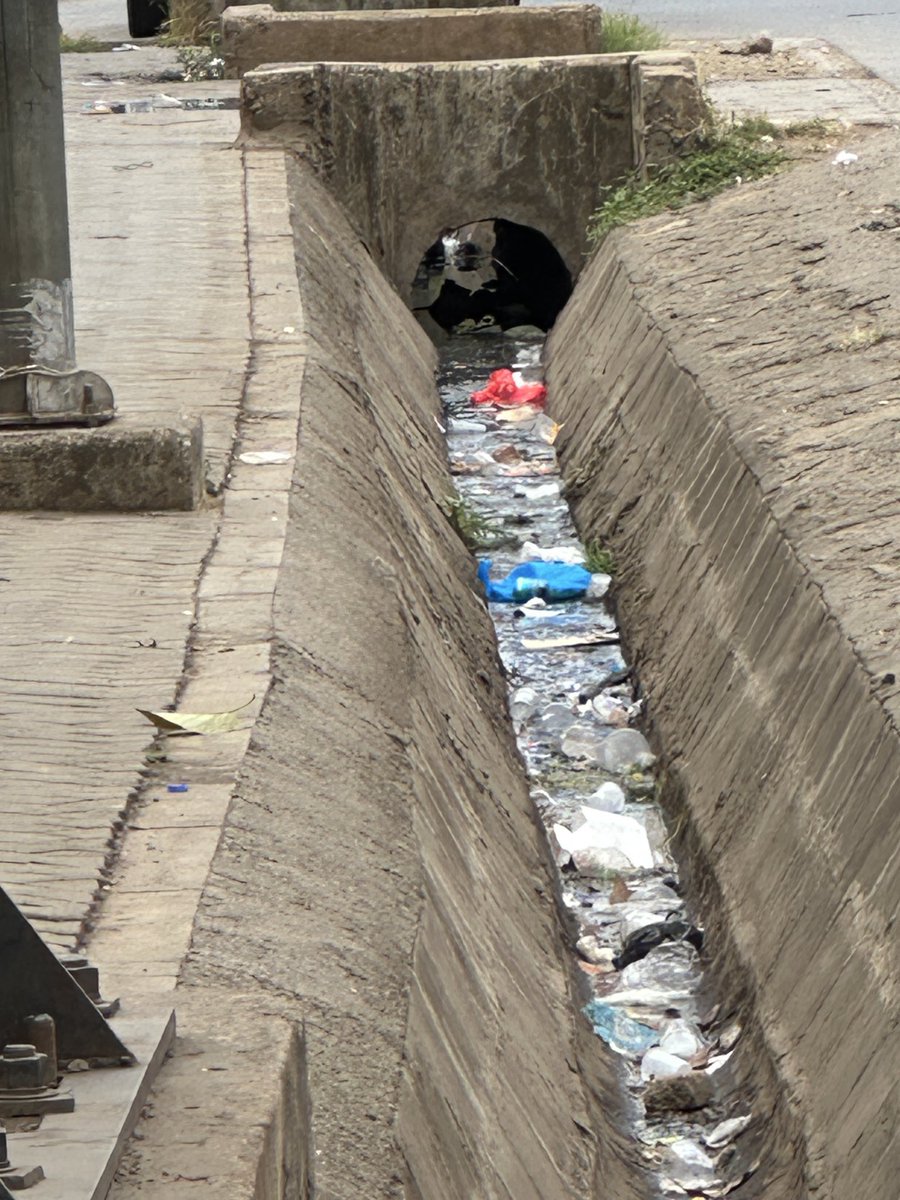 Alfayaz11's tweet image. Like every Sunday, I post about the city’s rot, the garbage, the neglect, the decay because I believe in consistency.
Today, I chose to hold it until later this evening, out of respect.
As the days pass and the weeks roll by, one thing sadly remains the same, the garbage keeps…