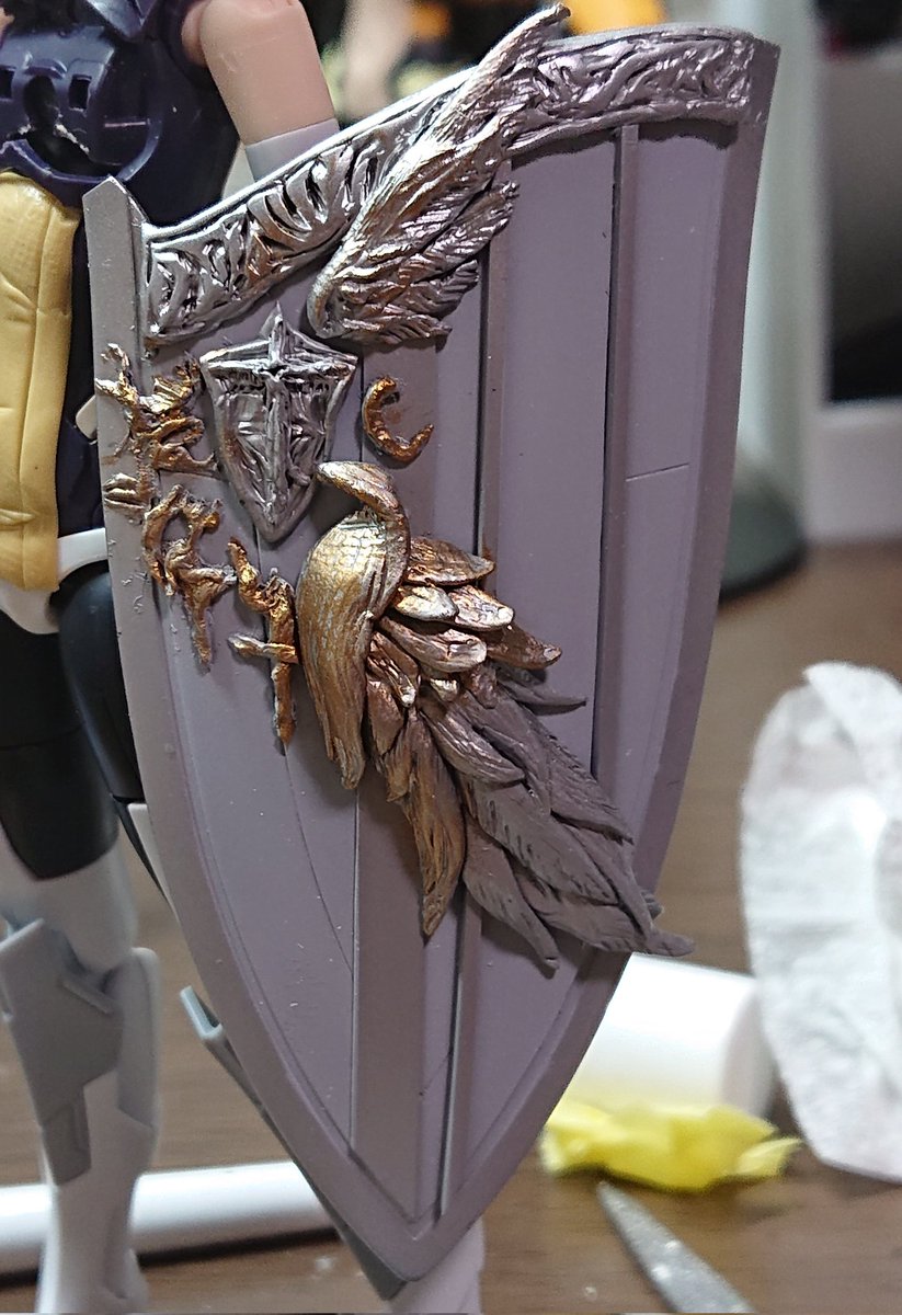 30MFで遊んだよ
パテとかプラ材で盾を製作