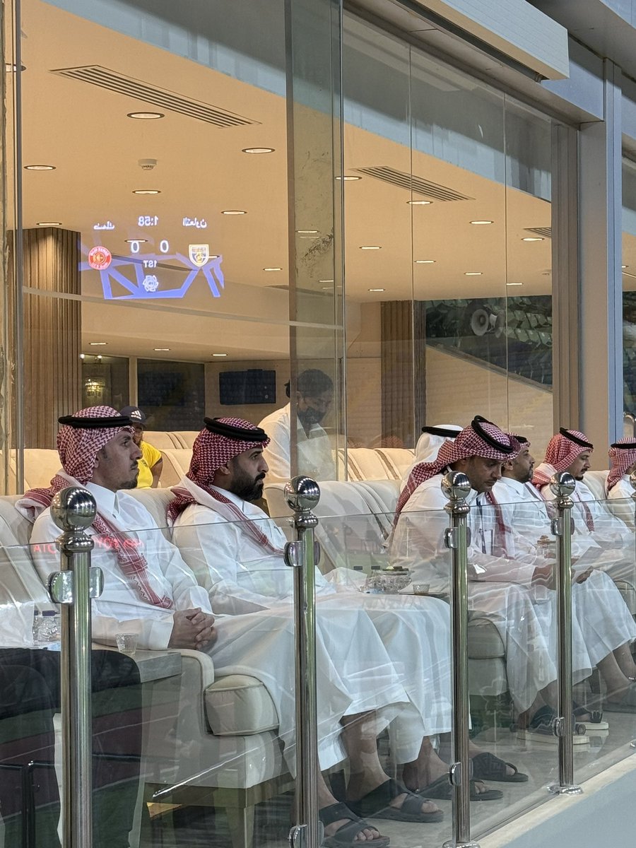 اليوم في مباراة #التعاون_ضمك 
حضور الدكتور سعود الرشودي
<a href="/Salrashoodi/">سعود بن أحمد الرشودي</a> 
 بجانب الرئيس الحالي بدر الغنام 
<a href="/badr_GH/">بدر الغنام</a> 
في المنصة الرئيسية 
اجزم انه ليس أمرًا مستغربًا 
على سكري القصيم..
هذه الروح المتواصلة بين الإدارات ورجالات النادي تعكس الانسجام والوفاء الذي يتميز فيه .