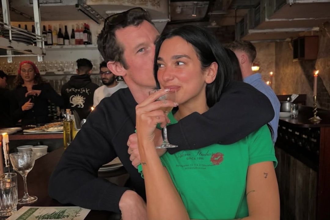 BuzzingPop's tweet image. Callum Turner reveals to The Sunday Times that he and fiancée Dua Lipa were reading the same book the night they first met: 

“We sat next to each other and realized we were reading the same book, which is crazy. It’s called ‘Trust’ [by Hernán Diaz] and I had just finished the…
