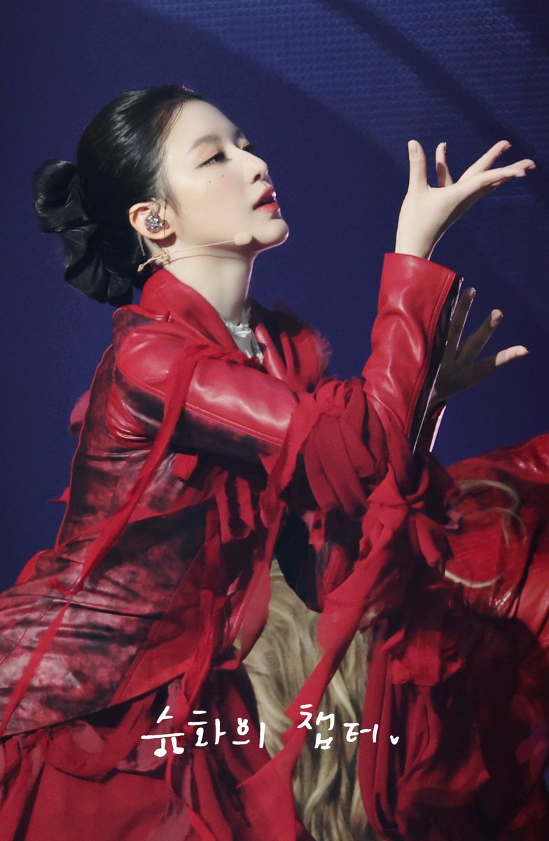 chapter_ysh's tweet image. 251019

❤🔥

#아이들  #여자아이들 #GIDLE #IDLE  
#슈화 #SHUHUA #舒華