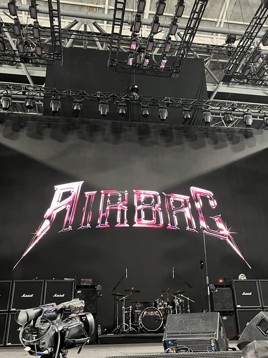 que vuelvan los valores tradicionales por favor (estar esperando a mi banda de rock)