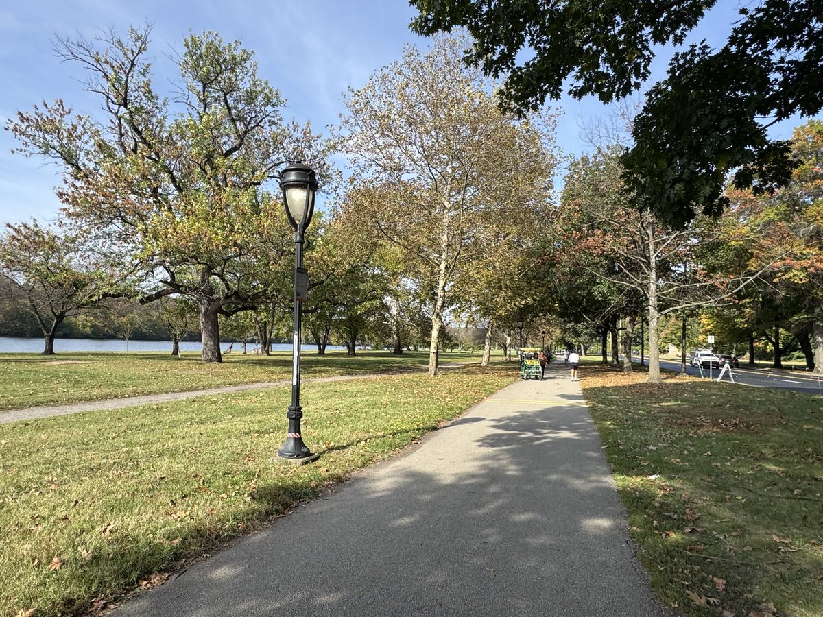 GlennGRobbins's tweet image. Sunday morning gratitude run along the Schuylkill River while little man is doing his thing at 🏀 shooting camp. #BlessedAndGrateful #ProudDad