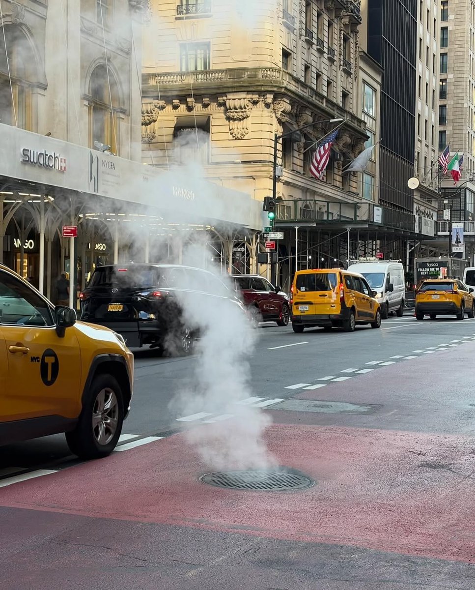 StoreSmartzone's tweet image. New York city 🇺🇸  
shot on iPhone Air