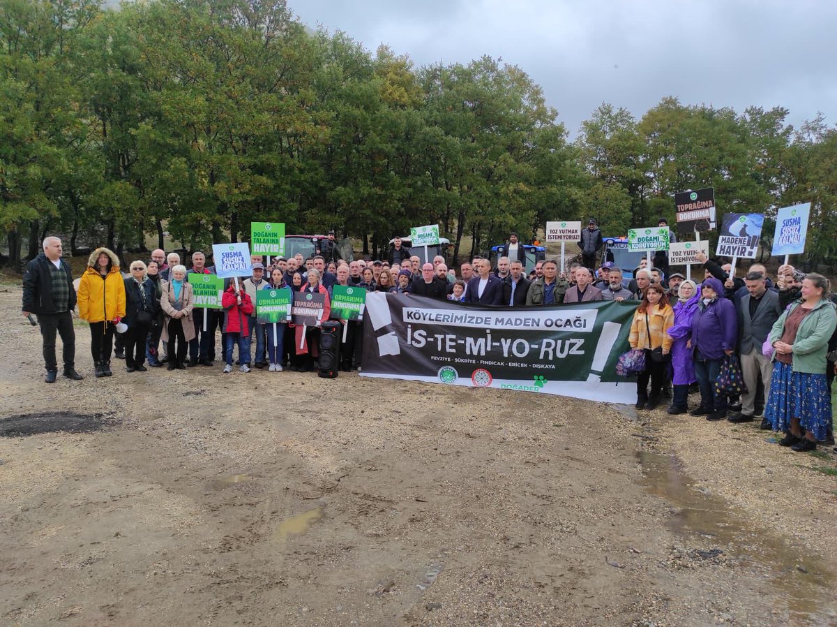 dogader's tweet photo. Ormanlık ve tarım alanlarını yok edecek olan Bursa Çimento'nun yapmayı planladığı 26.28 hektarlık alanı kapsayacak madencilik faaliyetine karşı protesto etkinliği yaptık.
Proje iptal edilene kadar her ağacı savunacağımızı, her canlının hakkını koruyacağımızı dile getirdik. https://t.co/8BHruLpJfv