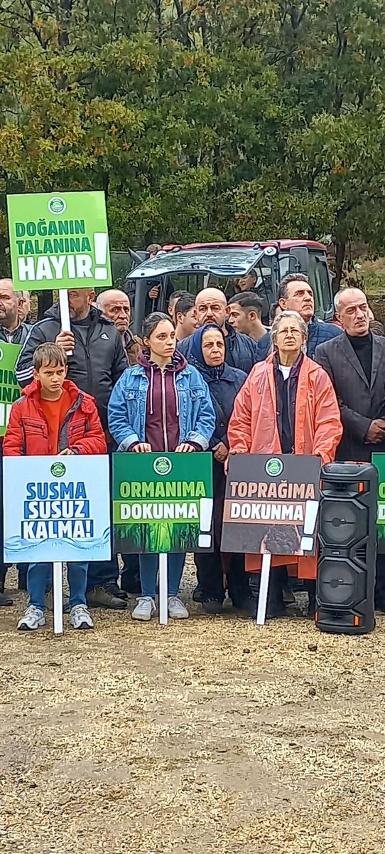 dogader's tweet photo. Ormanlık ve tarım alanlarını yok edecek olan Bursa Çimento'nun yapmayı planladığı 26.28 hektarlık alanı kapsayacak madencilik faaliyetine karşı protesto etkinliği yaptık.
Proje iptal edilene kadar her ağacı savunacağımızı, her canlının hakkını koruyacağımızı dile getirdik. https://t.co/8BHruLpJfv