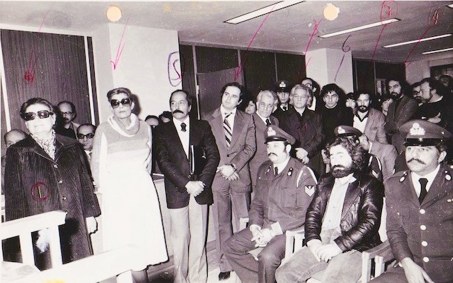 🔴19-20 Οκτωβρίου 1977: οι υποθέσεις τρομοκρατίας Κασσίμη - Σερίφη και η Ζωή Κωνσταντοπούλου.
🔴Μια νύχτα σαν την αποψινή, του 1977, τέσσερις (αριστεροί) τρομοκράτες του ΕΛΑ, με επικεφαλής τον 34χρονο τότε Χρήστο Κασσίμη, αποπειράθηκαν να τοποθετήσουν εκρηκτικό μηχανισμό στο