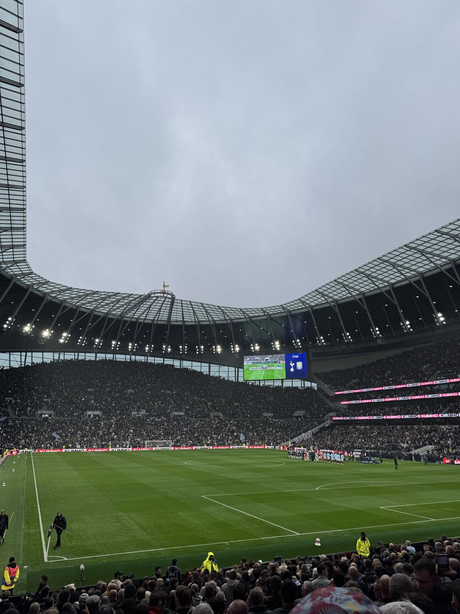 adamavfc__'s tweet image. Emi Buendia’s left peg is fucking magical.