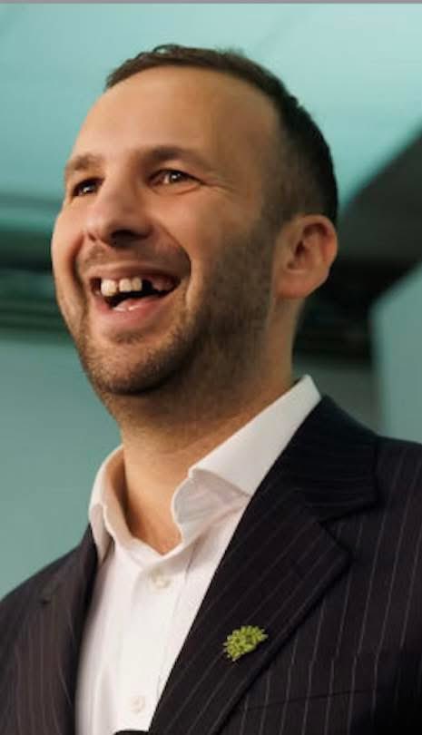 "He is constantly banging on about how he’s going to sort out the country, and I just sit there thinking, 'Mate, you can’t even sort out your own teeth'.”

Jeremy Clarkson on Zack Polanski.

Very true. 🔥