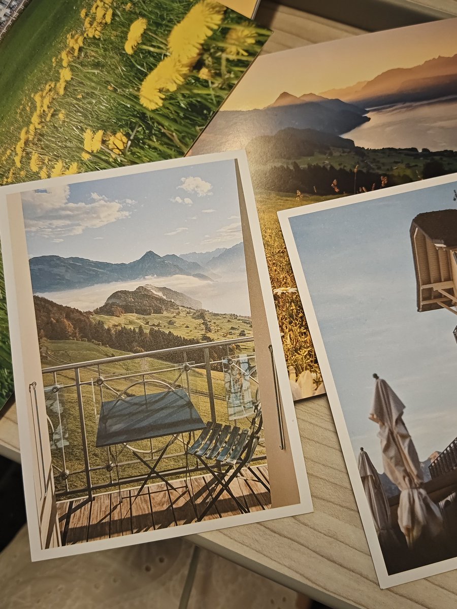 汇报！
最近的生活重点是 
研究教材准备走赛课这条路
兴趣是攀岩游泳和杀糕
下个月见 想你们