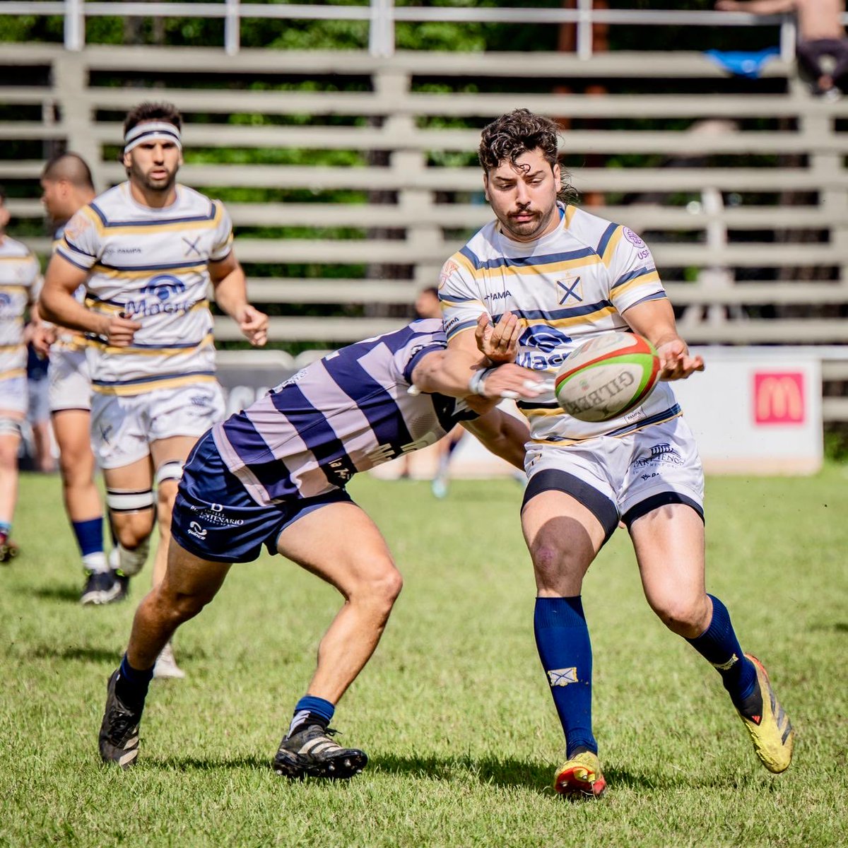 📷  Christian Mas

REGIONAL DEL NOA
Universitario frenó a Lawn Tennis
Los de Ojo de Agua ganaron y se metieron entre los cuatro primeros. Mirá el video del partido. La nota en Tercer Tiempo Noa: tercertiemponoa.com/nota/regionale…