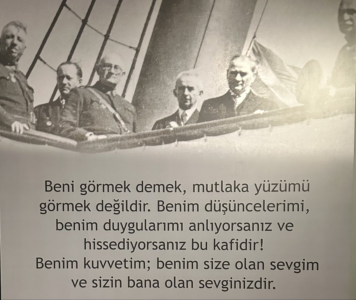 Yolumuz belli de bizi yolumuzdan etmek isteyenler var… Millet olarak uyanık olmak zorundayız