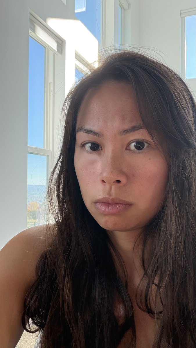 Sabrina_Ramonov's tweet image. Reflections 1yr into my bootstrapped solopreneur journey:

1. Distribution/community first. The real game is building awareness engines, not features.

2. Building solo forces ruthless prioritization. But it’s really really hard to say NO all the time.

3. Clarity compounds…