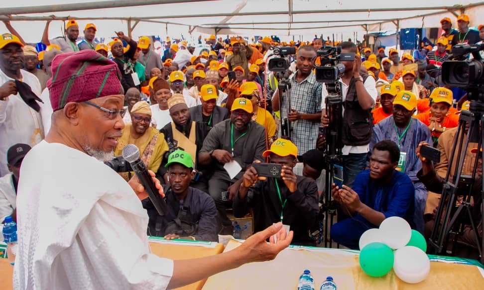 raufaregbesola's tweet image. A great day in Kwara as we unveiled the African Democratic Congress (ADC) and opened our new Secretariat. The ADC stands for people-friendly governance, people-focused politics, and responsible leadership. The journey to rebuild our nation has truly begun! #ADC #Kwara