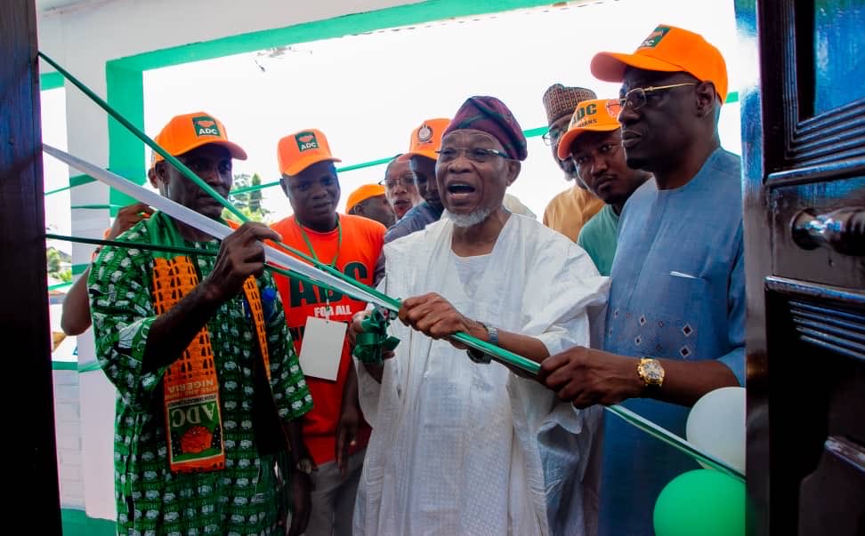 raufaregbesola's tweet image. A great day in Kwara as we unveiled the African Democratic Congress (ADC) and opened our new Secretariat. The ADC stands for people-friendly governance, people-focused politics, and responsible leadership. The journey to rebuild our nation has truly begun! #ADC #Kwara