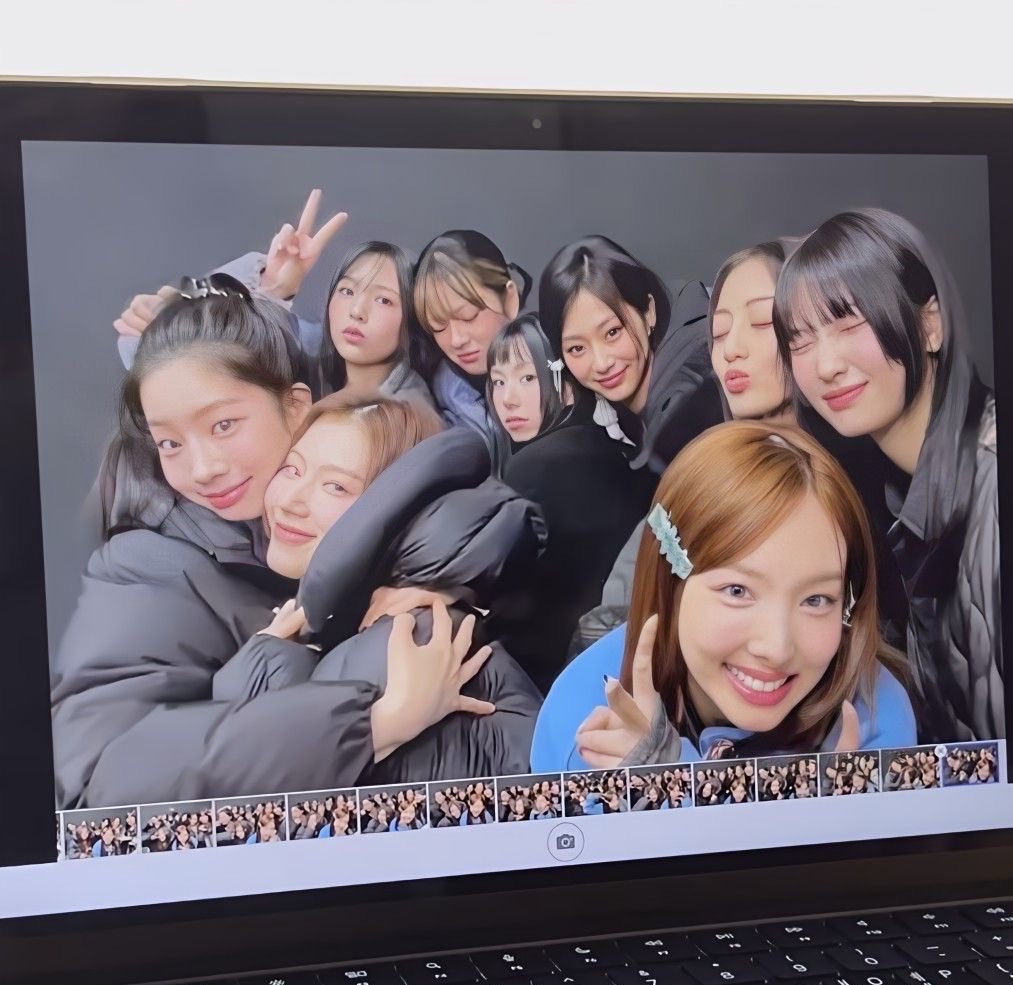 naeyawnz's tweet photo. 10 beautiful years…. i love you girls! my love for you will never change.

 #The10thPageOfTWICEStory https://t.co/MCSLOTMxeG