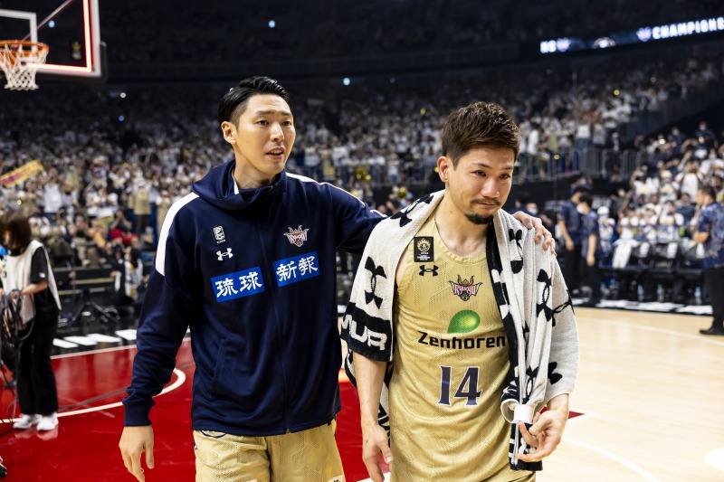 B_LEAGUE's tweet image. #Bマガジン 10周年記事更新📝
各シーズンを振り返る連載企画🙌

「2022-23シーズン 「ココロ、たぎる。」声出し応援解禁で盛り上がり再び」をPLAYBACK🔙

🔽記事はこちら
bleague.jp/bmagazine/deta…

#Bリーグ #Bリーグ10周年