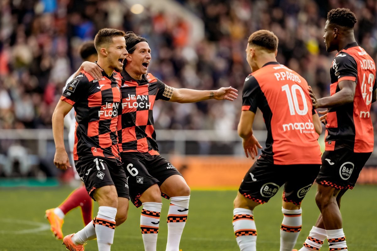 La joie de nos Merlus après l'ouverture du score ! 🟠⚫️