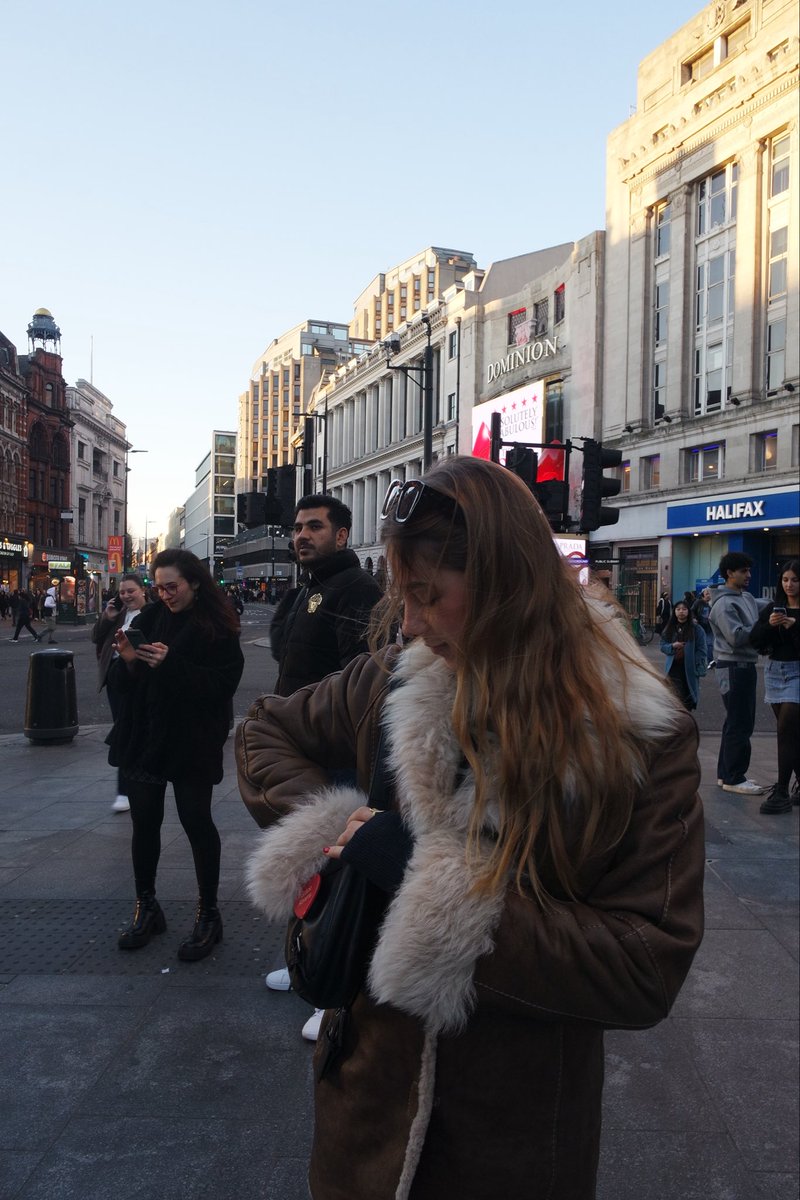 xgoddesscherry's tweet photo. need a trip to london, losers send 💸💸💸 https://t.co/tmOwGVbdxz