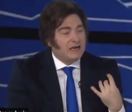 Phoebe está dando clases de guitarra otra vez