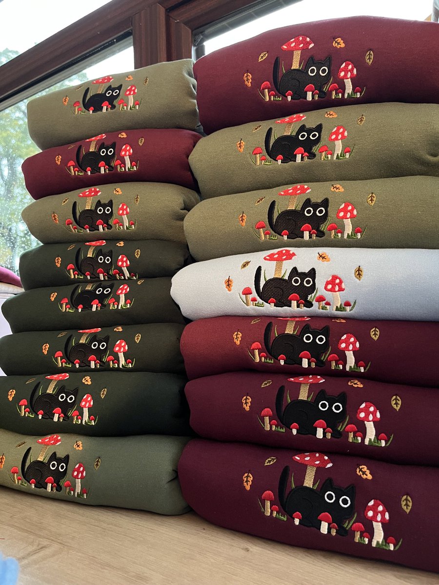 soooo many mushroom cats! 
🐈‍⬛🍄🍂✨