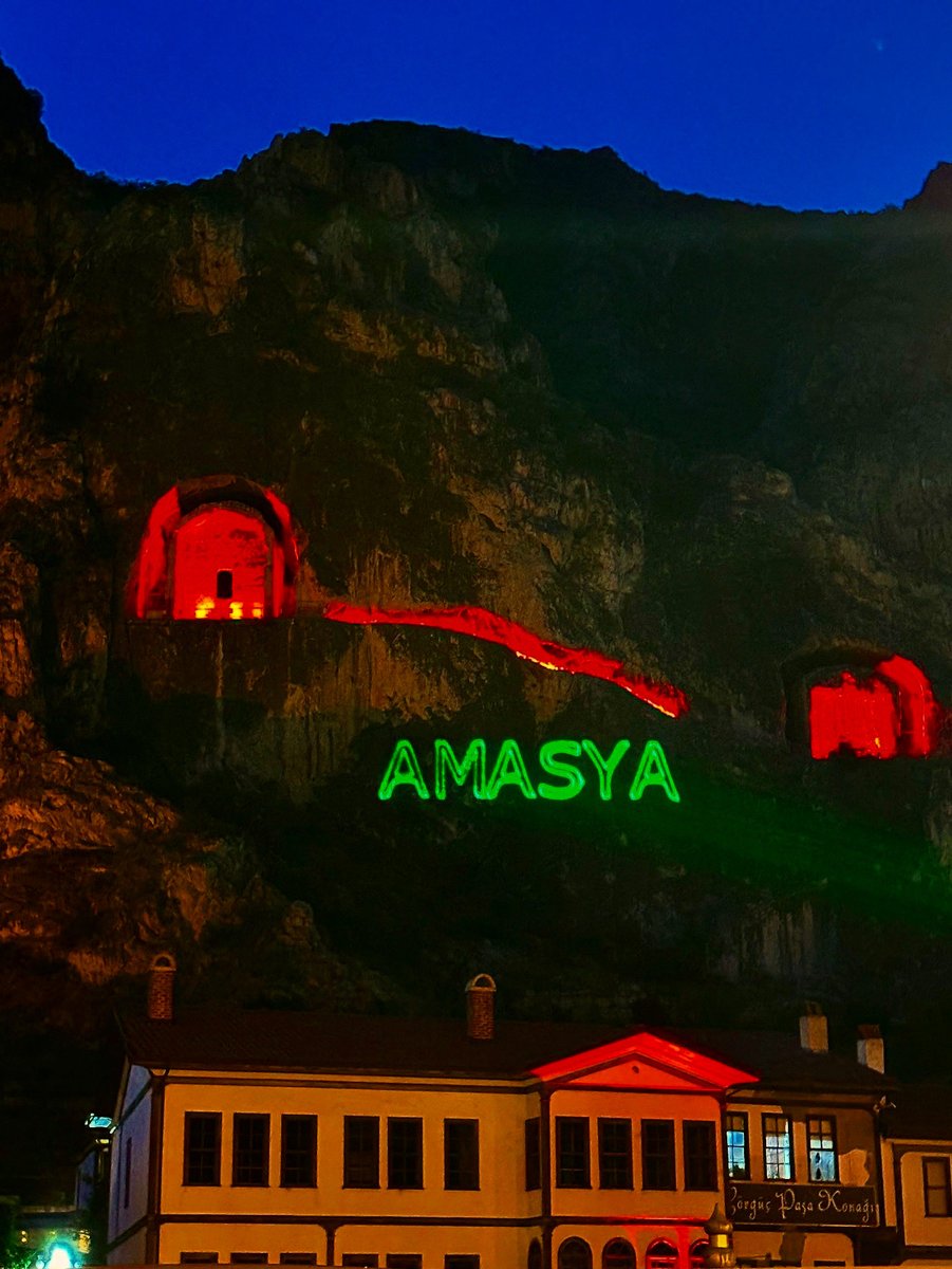 amasyaironi's tweet photo. Doktorlardan uyarı ‼️ 

Günde en az 1 Amasyalıyla konuşmak strese,tansiyona şekere iyi gelir. https://t.co/p7drF6zklo