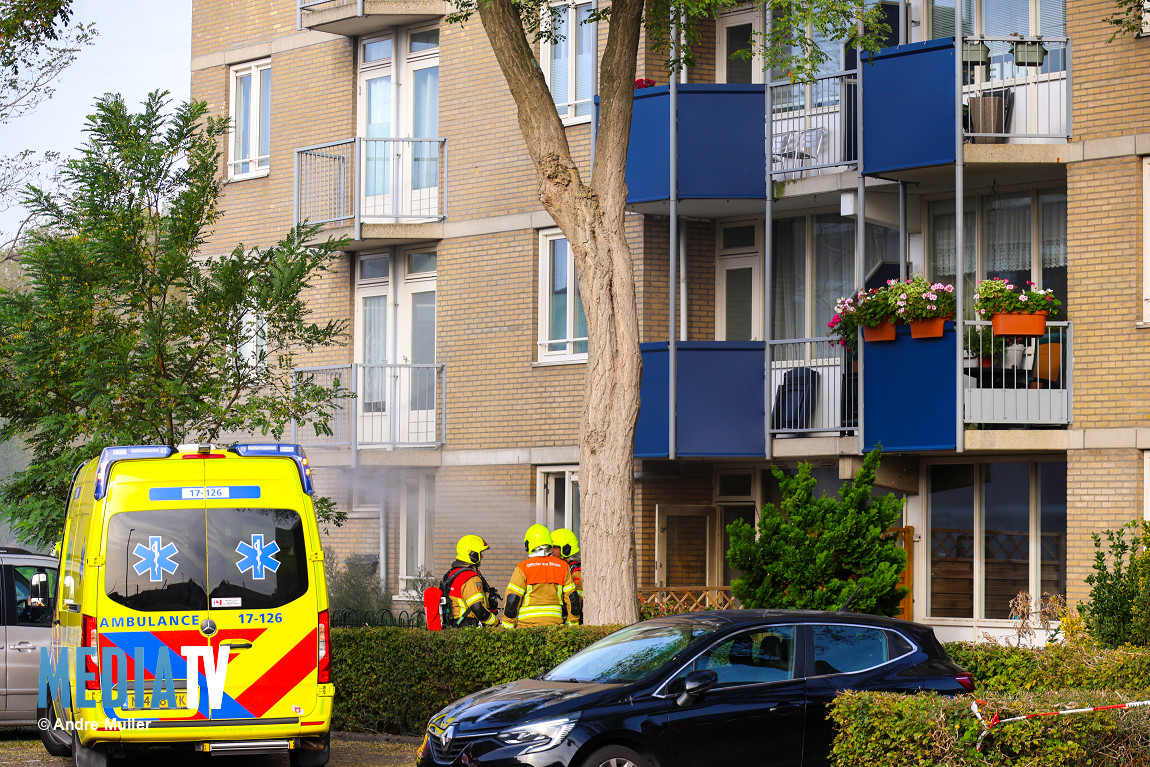 Zwaargewonde bij brand in benedenwoning Rotterdam