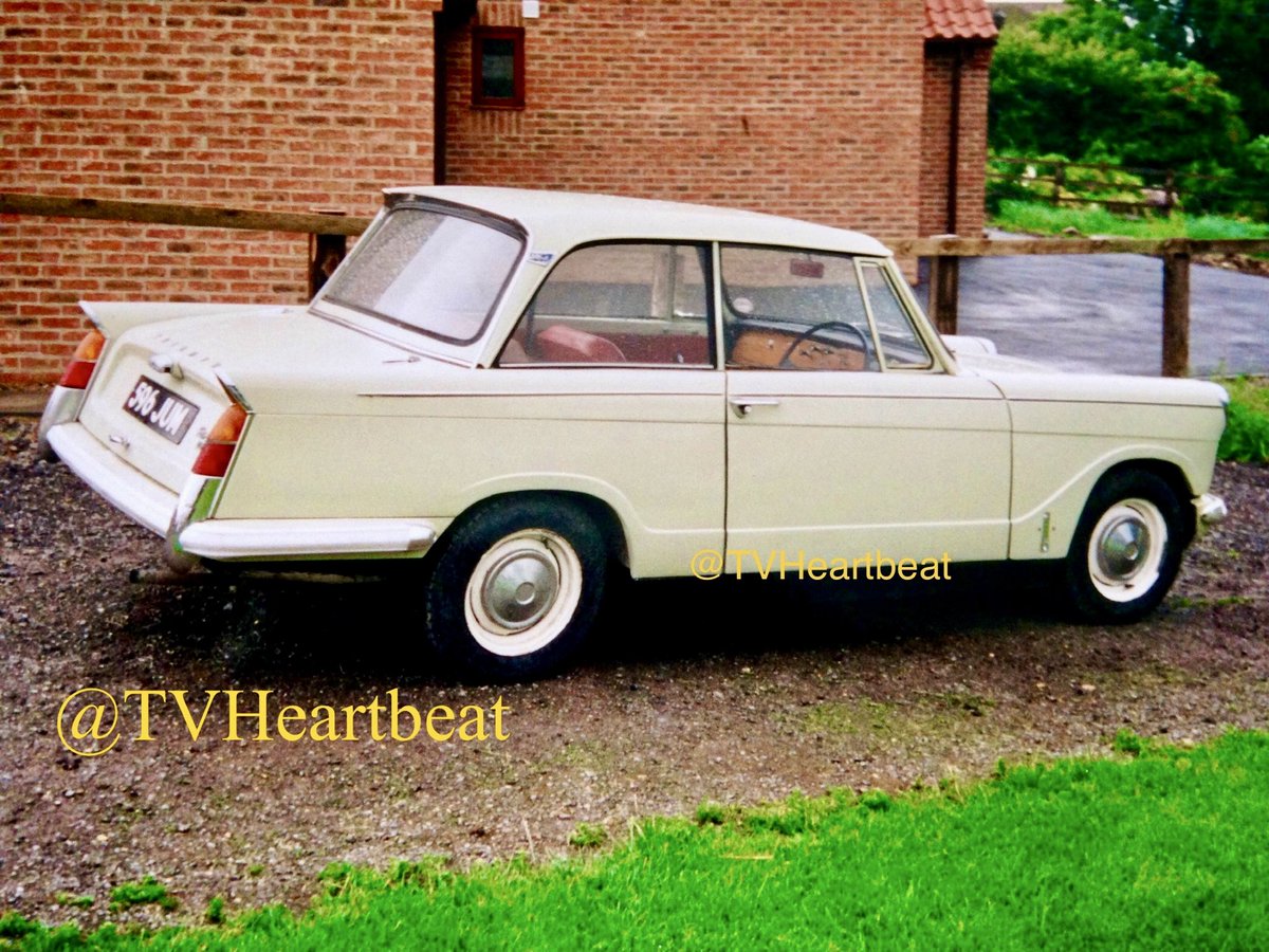 TvHeartbeat's tweet image. For #SideViewSunday;
I love this photo of Dr Rowan’s trusty #TriumphHerald. It was kindly sent to me back in the 90s by YTV ❤️
