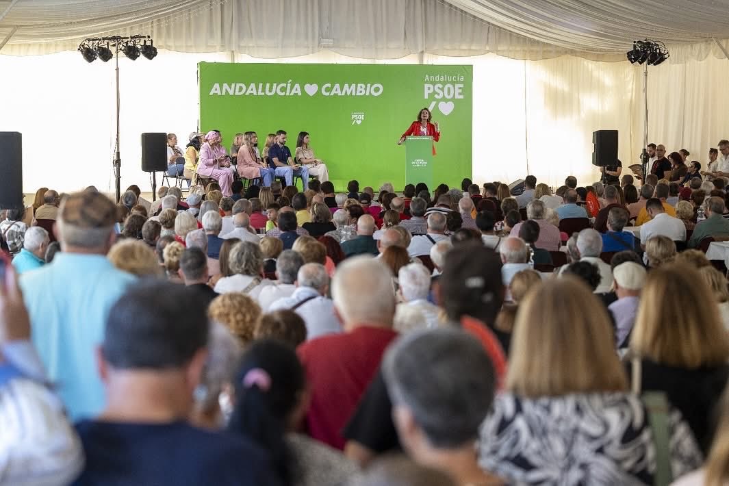 AlhamaJosemi's tweet photo. 🌹 En #Bentarique celebramos la #FiestaDeLaRosa del @psoedealmeria junto a la próxima presidenta de la Junta de #Andalucía, @mjmonteroc.

Una jornada de convivencia y reivindicación por la SANIDAD PÚBLICA.

Nos va la vida en ello. 💪

#PSOE #Andalucía #SanidadPública https://t.co/xUcfiK3kmS