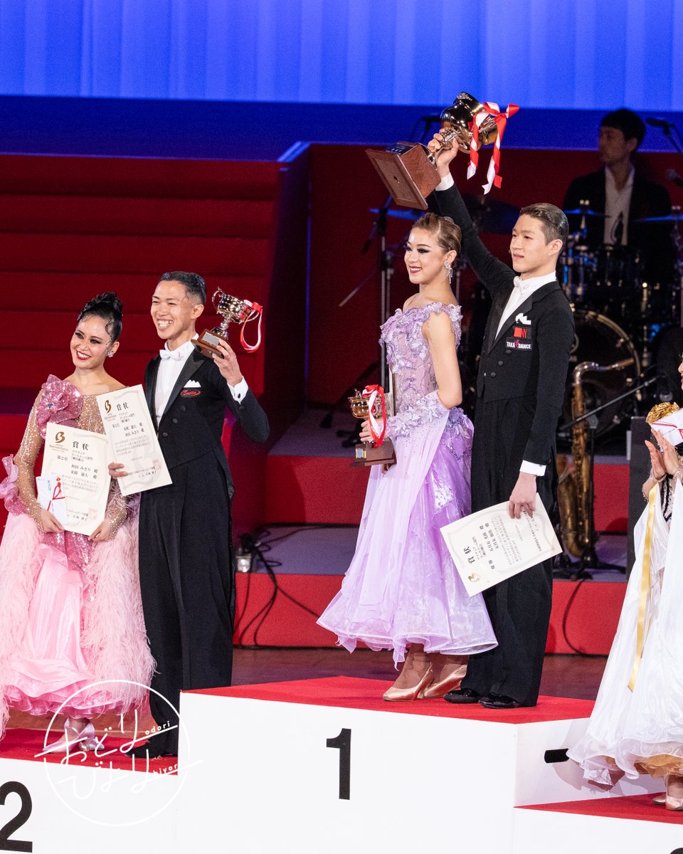 日本インター、アマボールルーム優勝
五月女光政・五月女叡佳組

準優勝の米積雄大・和田みさり組も笑顔！

＃WDC世界選手権