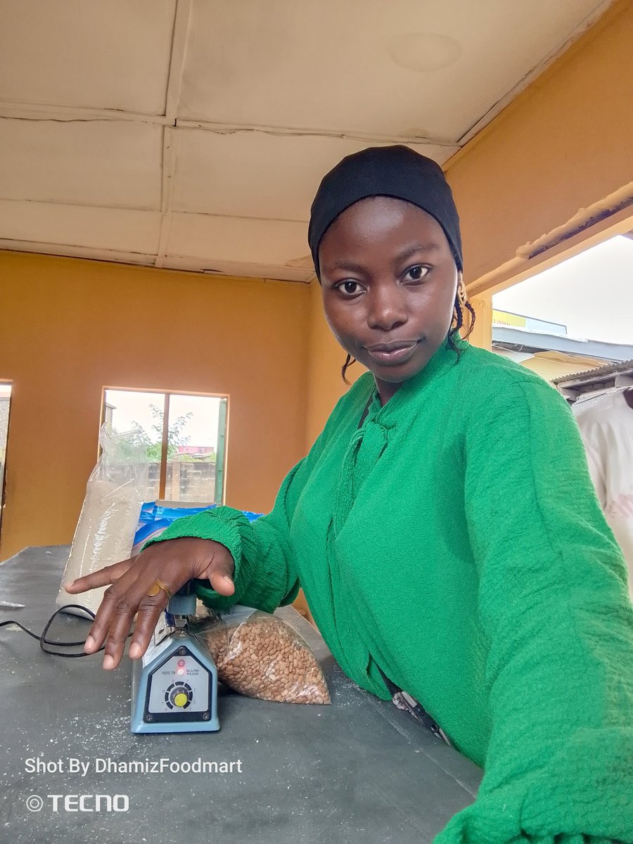 Kareemah_17's tweet image. What I love to do most 🤗 
Packing order