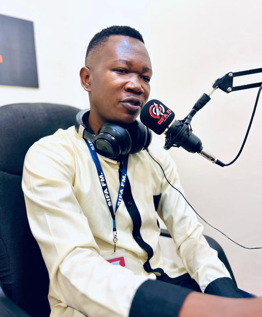 SifaFm's tweet photo. Where are you Catching #Praise@Heart From?
David is Already on Air Turning Up the Praise Requests From You..
#Praise@Heart
#SifaFm #TurnUpThePraise https://t.co/PnSP77yObC