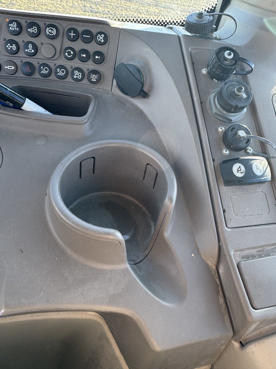 The guy that though this would hold anything in a rough field should be fired
⁦<a href="/JohnDeere/">John Deere USA</a>⁩