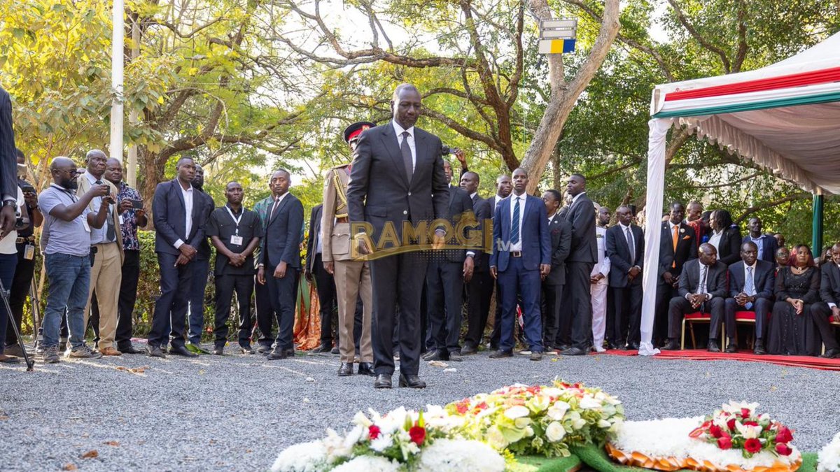 RamogiTVKe's tweet image. Jatend piny William Ruto otelone anyuola kod jotelo mamoko e keto maua kod lowo e bur ma oike Raila Odinga.

#RIPRailaOdinga #RIPBaba