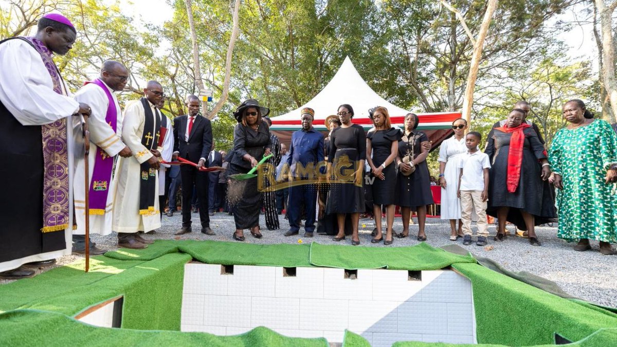 RamogiTVKe's tweet image. Jatend piny William Ruto otelone anyuola kod jotelo mamoko e keto maua kod lowo e bur ma oike Raila Odinga.

#RIPRailaOdinga #RIPBaba