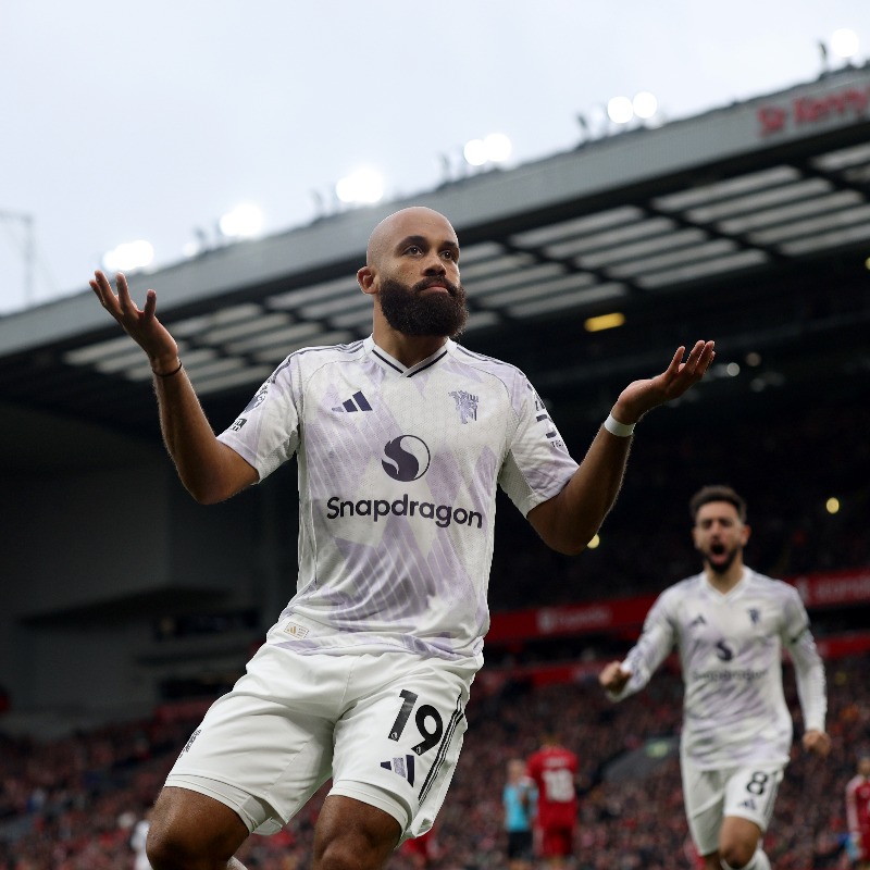 ManUtd's tweet photo. A bright start in white ⚪️✨