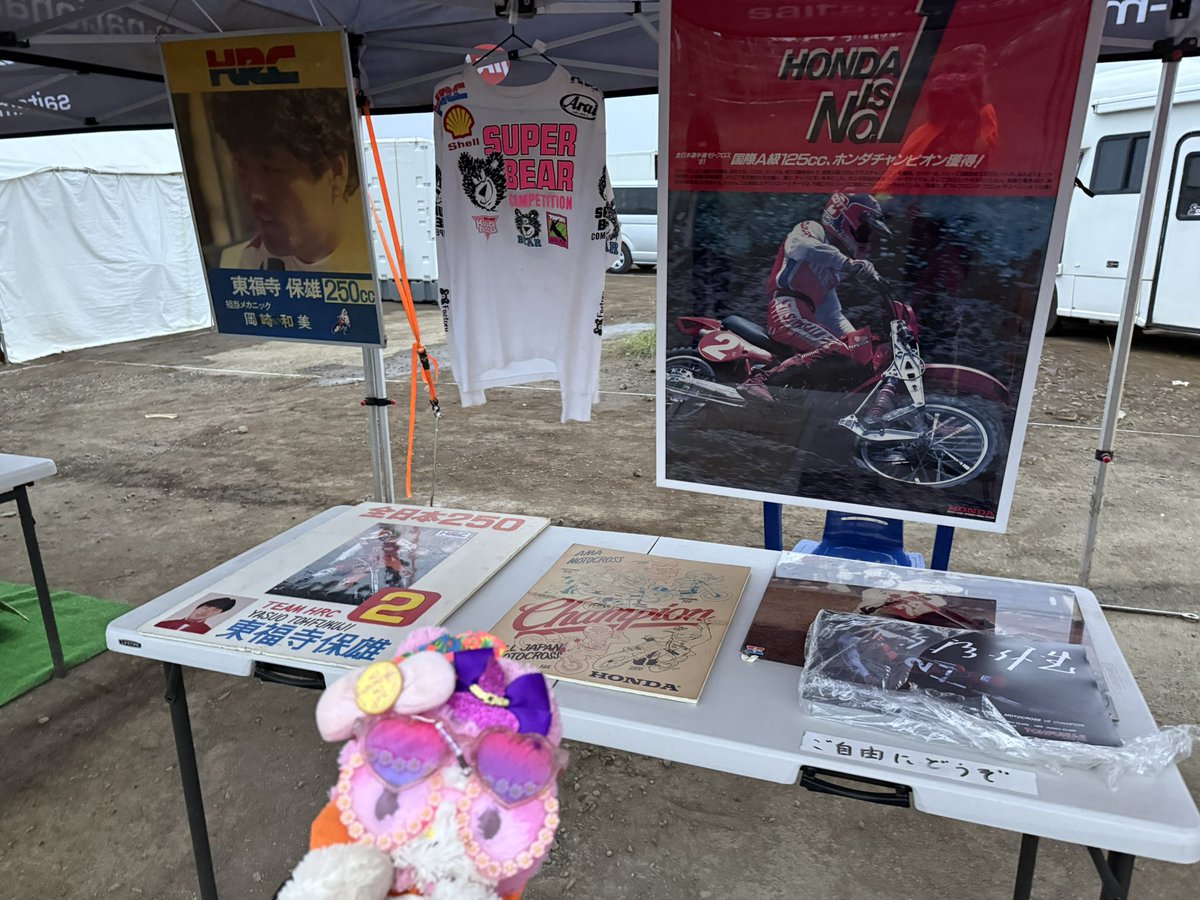 myway_zeus's tweet photo. 東福寺さんのメモリアルブ〜ス✨🥰
#JMX
#DID
#OFV
#21Group
#21Group東福寺保雄記念
#全日本モトクロス選手権
#東福寺保雄
#東福寺保雄記念
#全日本モトクロス選手権大会
#bellemonde
#オフロードビレッヂ
#オフビ
#マーシャル https://t.co/kzhWLws1N7