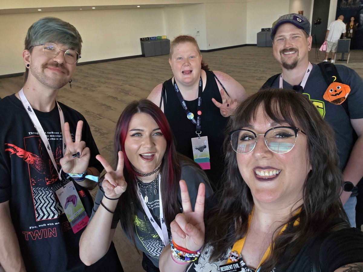 I’ve gotten to meet so many cool people at TwitchCon this year 😭💕