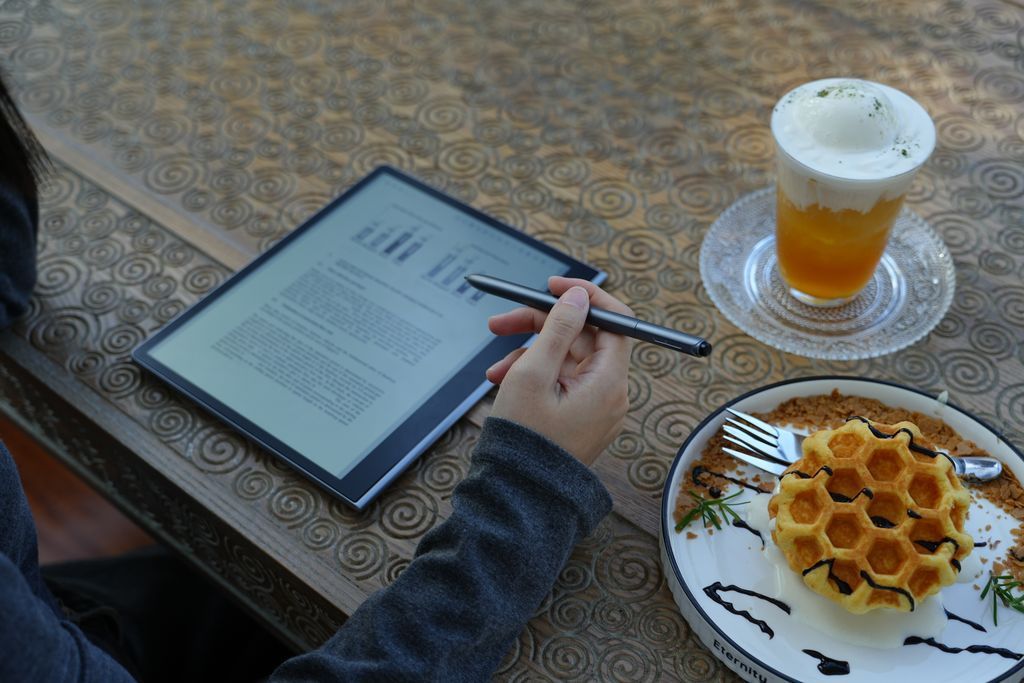 EazeyeTech's tweet image. Want to avoid eye strain today?

💡 Match your room lighting
🪶 Blink more
📱 Try RLCD tech that adapts naturally

Learn more: eazeye.com/pages/paper-2

#EyeComfort #DigitalEyeStrain #SmartReading