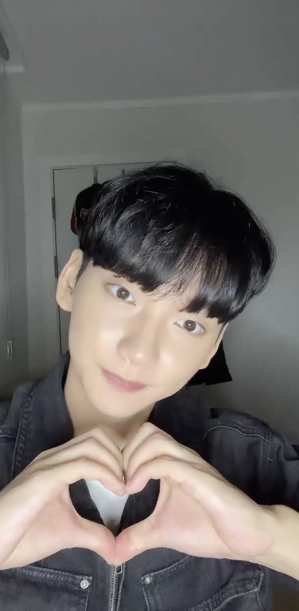 오늘 아파서 휴방인 줄 알았는데 조금 괜찮아졌다고 라방 해주심 ㅠㅠㅠㅠ

#볼보이택틱스 #BallBoyTactics #염민혁