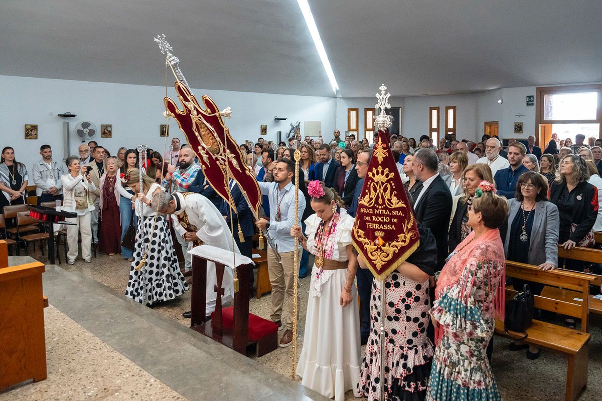 La Hermandad del Rocío de #Terrsssa ha celebrado hoy el solemne acto del cambio de vara, un día muy importante para la Hermandad.

Enhorabuena a la nueva Hermana mayor Montse, y muchas gracias a Gianina por todo el trabajo.