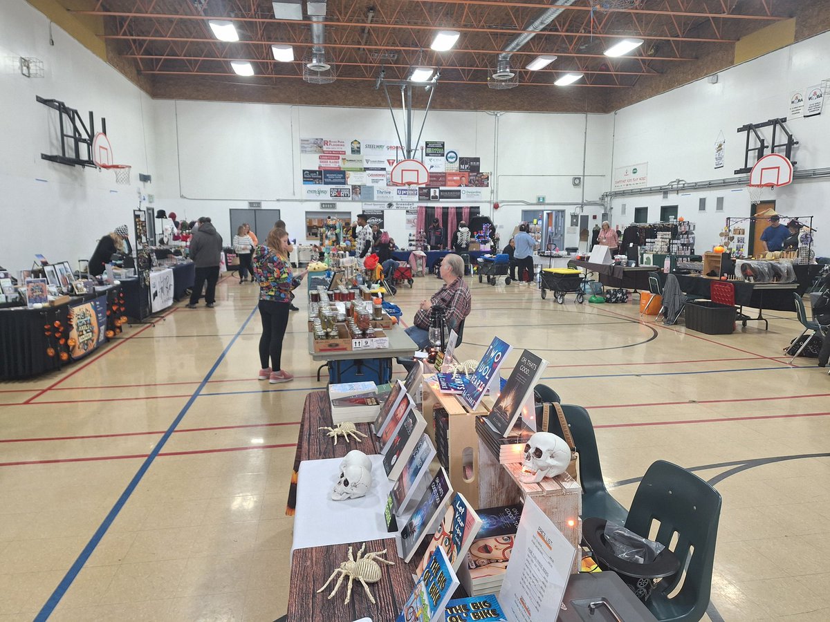 raclarkewrites's tweet image. Here at this spooky market today and loving the vibe. Definitely stop by for some Halloween stuff and a book, too! Why not? ;) #booksbooksbooks #spookyvibes #halloween2025 #fiction