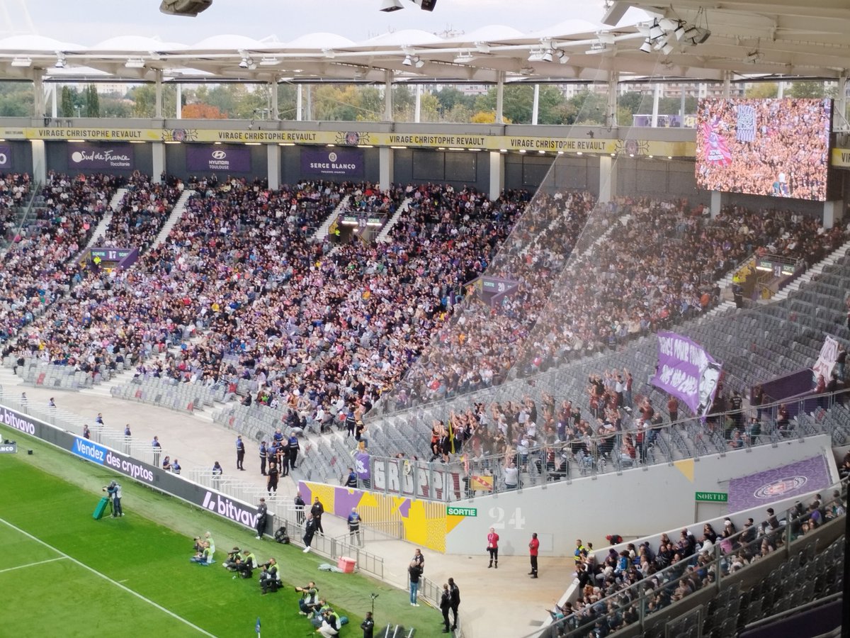 FDMToulouseFoot's tweet photo. Cœur sur vous les messins 🤝 #TFCFCM https://t.co/GZyIxQD8eQ