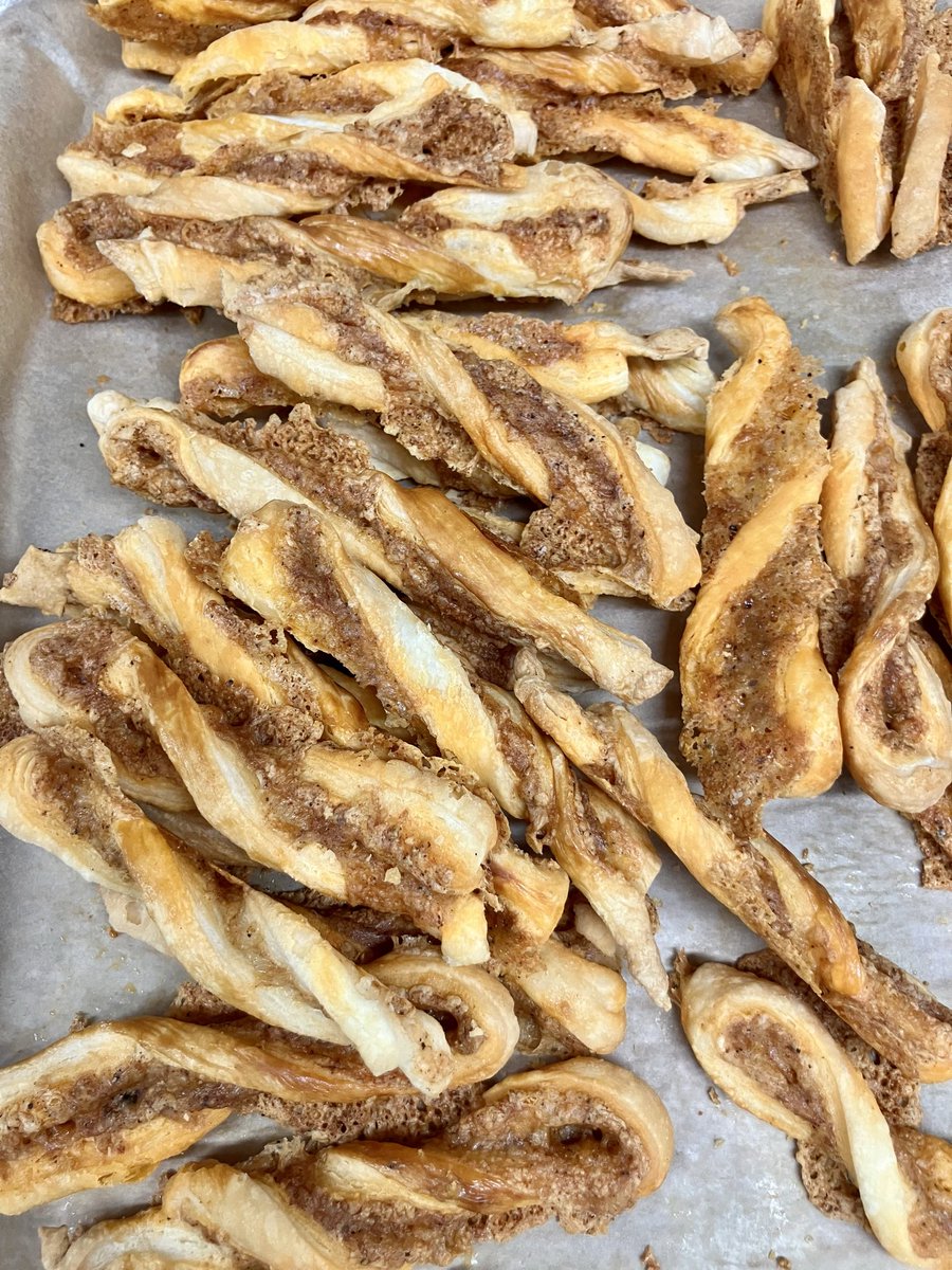 Good afternoon my Twits..

Who can resist home-made cheese straws?

Certainly not me..

You'd better hurry up. l've only got one tray left.

I'll put the kettle on .. 😋