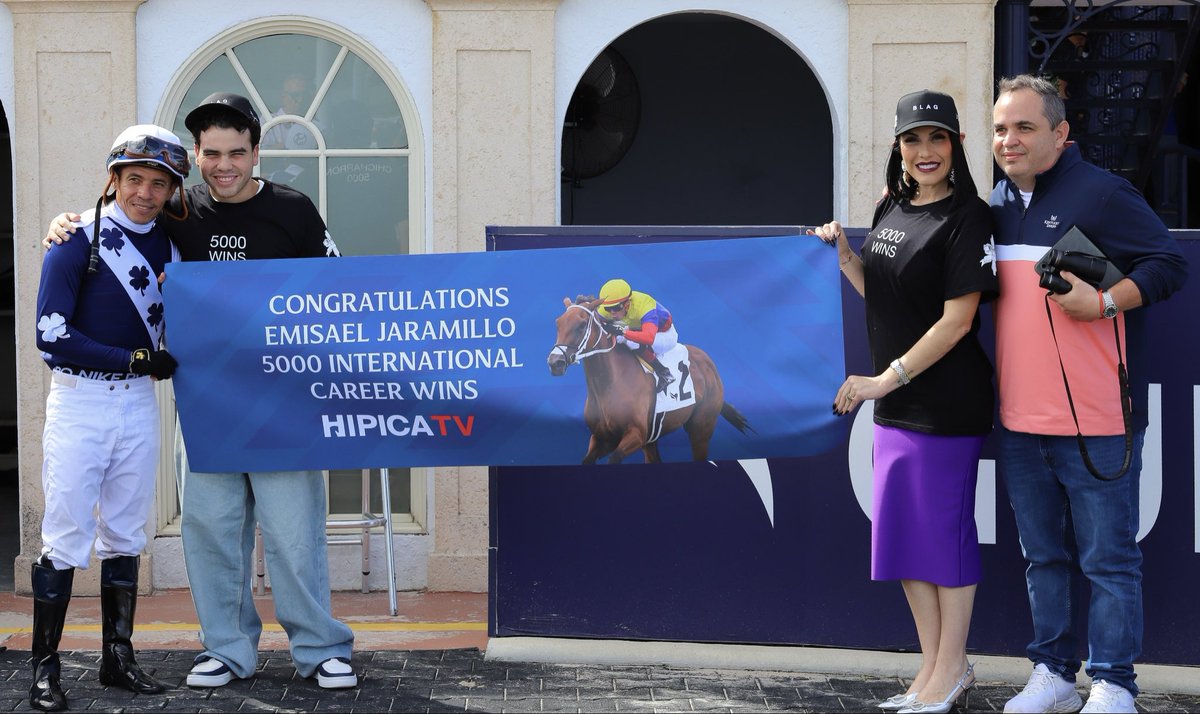 VictorEBarboza's tweet photo. Skellig Michael • Emisael Jaramillo • Víctor Barboza, Jr. #GulfstreamPark #SunshineMeet un honor, ser parte de la victoria 5000 de Emisael Jaramillo, en su dilatada y exitosa trayectoria. https://t.co/xd4FbTd9Su