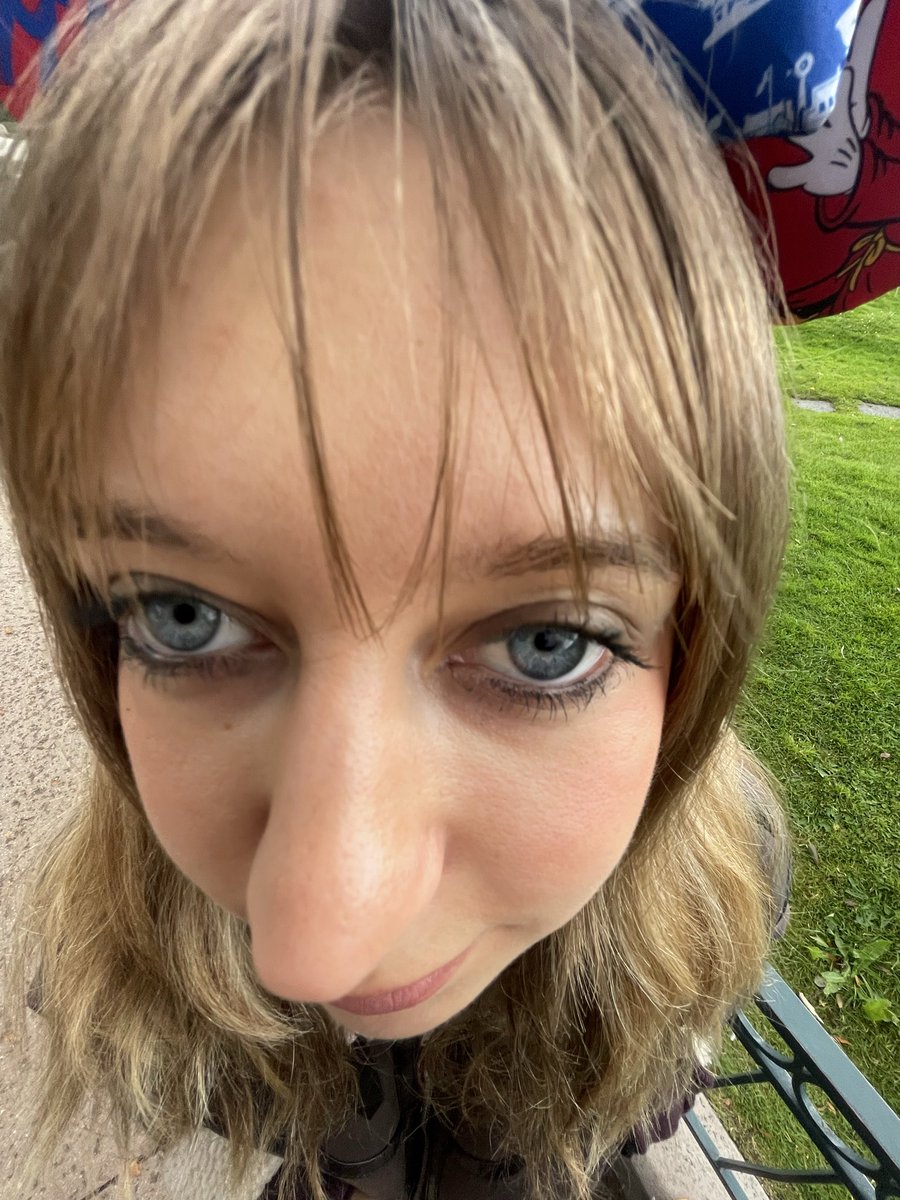 Laura_clse's tweet image. Je suis à 503€ de découvert 
#lafrancedemacron