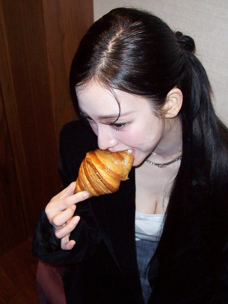 caca (@ningniingn) on Twitter photo 