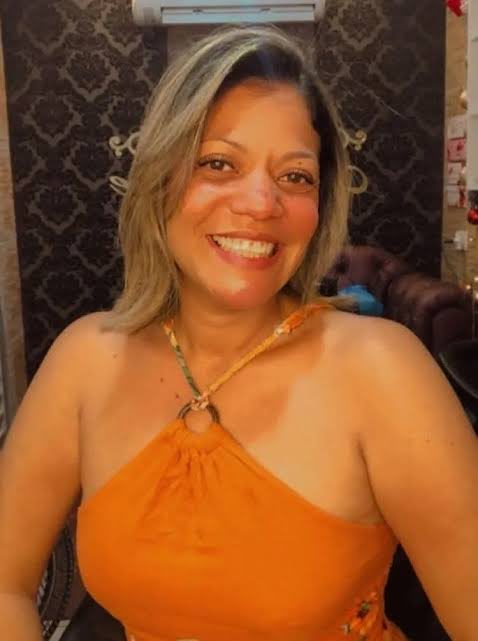 roberta_bastoss's tweet image. Paloma Alves Moura, chef de cozinha de 46 anos, morreu no Hospital e Maternidade Tricentenário, em Olinda, Pernambuco, após ser deixada sangrando por horas dentro da instituição. 
Segundo relatos da família e de testemunhas, a equipe médica suspeitou de um aborto e, por isso,…